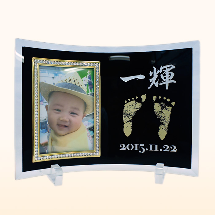 フォトフレーム オリジナル 足跡 手形 彫刻 記念品 プレゼント 誕生祝い 出産祝い 記念日 ガラス彫刻